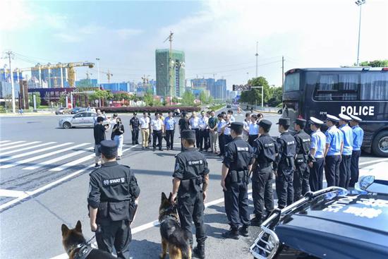 参观火车南站星城快警平台