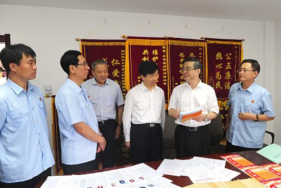 周强在沈阳市和平区人民法院调研。陈有伟 摄