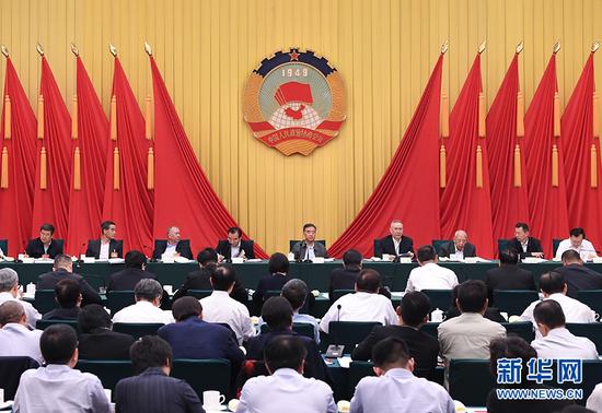 5月15日,全国政协在北京召开“健全系统性金融风险防范体系”专题协商会。中共中央政治局常委、全国政协主席汪洋主持会议并讲话。新华社记者申宏摄