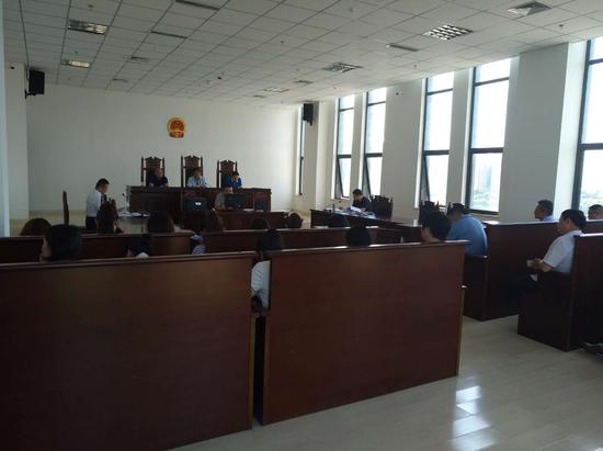 介休市人民法院邀请市妇联代表旁听案件庭审