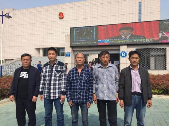 五周杀人案再审宣判 5被告人获无罪