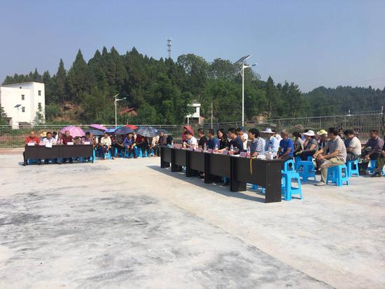 大英法院:对手赛场比学促 帮扶站场鸣号角