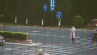 女子被卷入货车底盘幸运生还 离生死只差一秒
