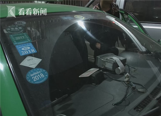 何某:“他说那儿有个墓地可以挖,偷蓝罐罐。”
