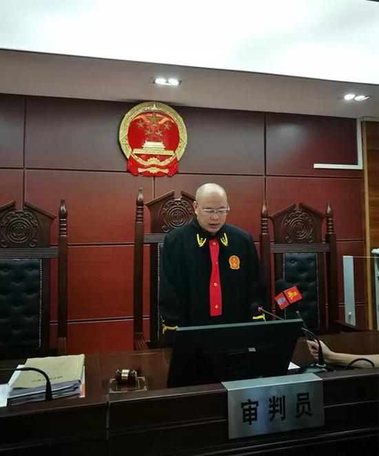 女子微信为他人开房提供赌博平台被判刑