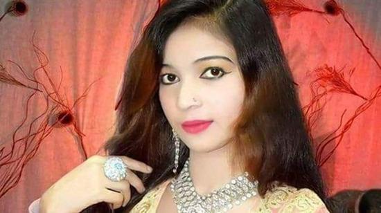 女歌手活动中遭枪杀