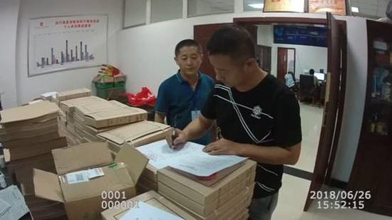 安岳法院:卫生院新院长不理旧账被拘留