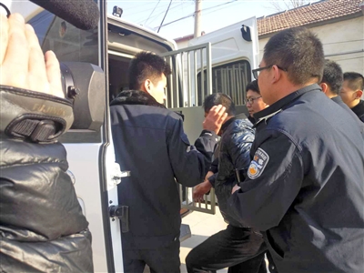 执行活动现场。 陈宜森 摄