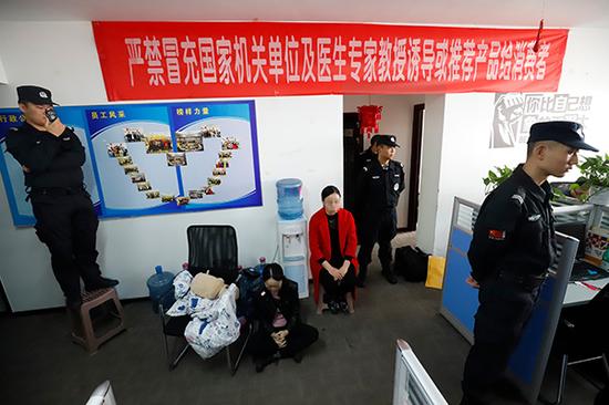 抓捕现场。 重庆市公安局供图