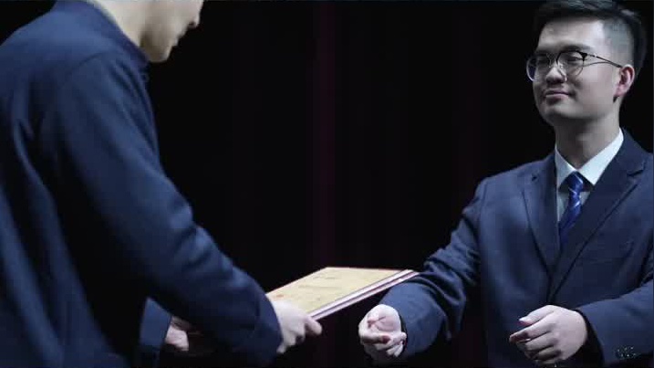 疯子视频 9eee-8e7f7001aa01f048c0e8bf88f908c8de.jpg