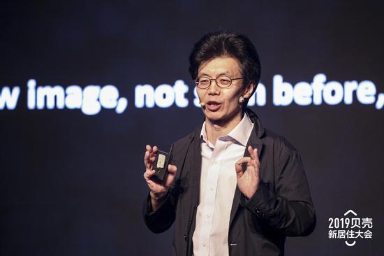 香港科技大学教授,Altizure创始人,CVPR、ICCV大会主席,IEEE Fellow权龙