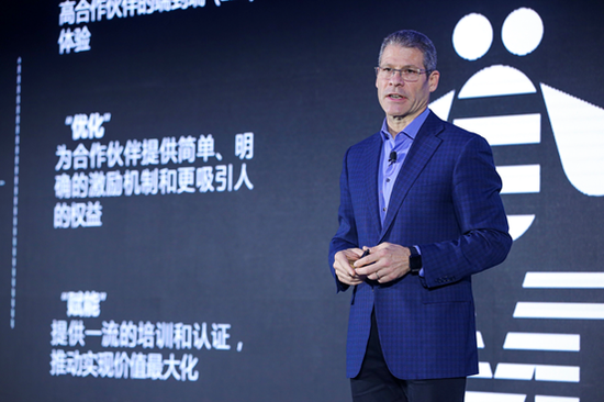 IBM 全球伙伴生态事业部总经理 John Teltsch