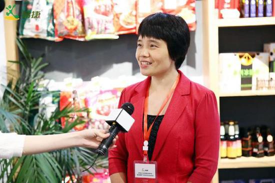 图为中石化易捷销售有限公司董事长叶慧青。