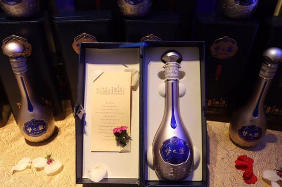 梦之蓝·手工班“收藏热”的背后，蕴藏着绵柔老酒的魅力_新浪网
