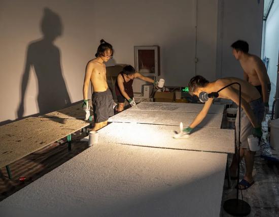 日夜赶工的创作团队