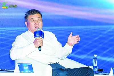 中国石油销售公司党委书记、副总经理 昆仑好客有限公司党委书记、执行董事、总经理 刘 刚