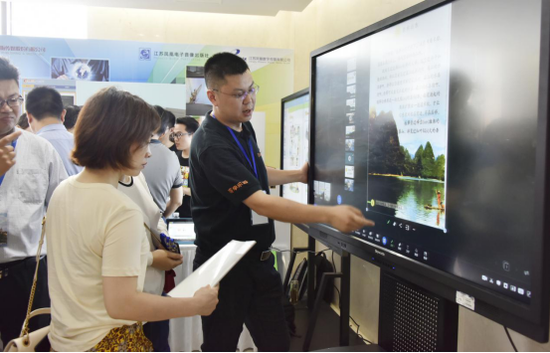 江苏省教育信息化会议召开 | 学乐云平台助力智