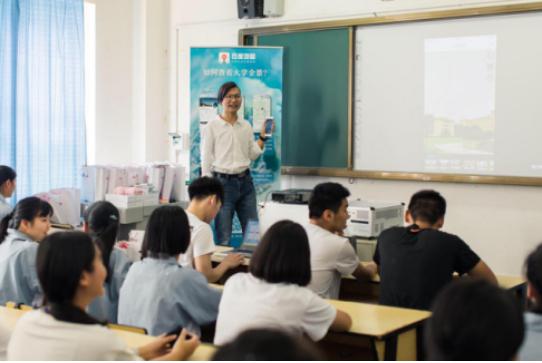 图示:百度地图“全景地图”还原校园场景