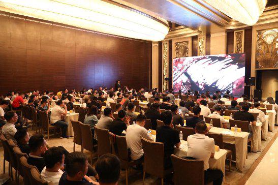 爱拍拍老总_潍坊鼎爱首饰老总图片(3)