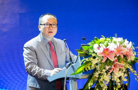 广东省商务厅厅长陈越华在会上致辞