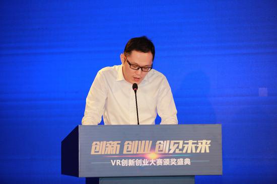 网龙高级副总裁陈翔在颁奖盛典上做开幕致辞