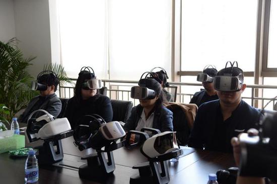 泰国访问团体验IDEALENS VR多端播控方案