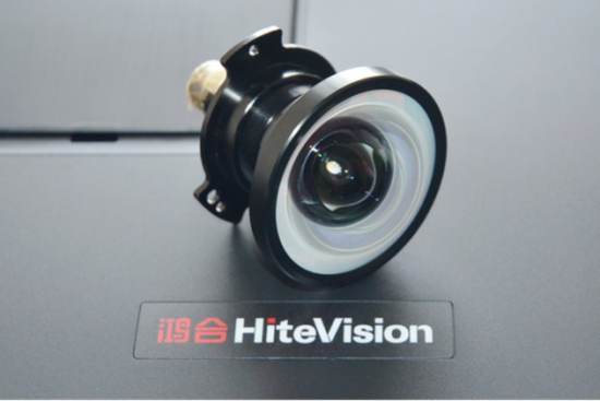 HT-G62U可选配0.47X短焦镜头,大大增强产品应用表现,满足苛刻安装环境需求。