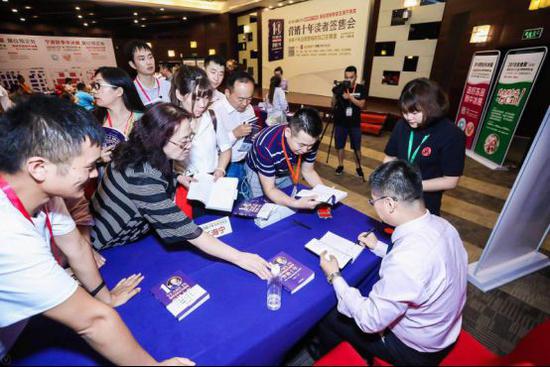 上百家媒体到访,王海宁《营销十年》签售会意
