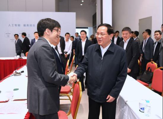 依图科技CEO受邀与上海市委书记李强会谈