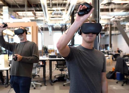 Facebook押注VR 计划10年内投资30亿美元（图片来自Yahoo）