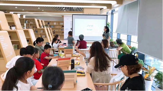 青少年素能中心母亲节亲子互动现场