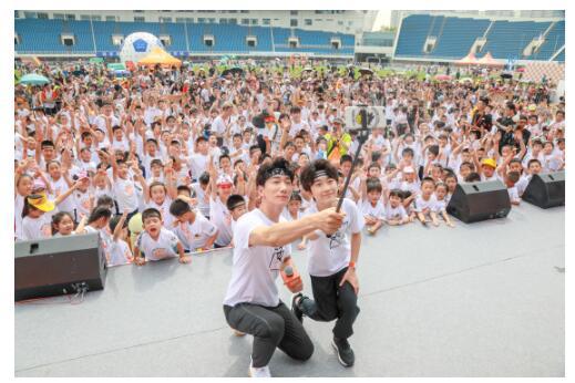 安踏儿童顽运会移师上海,范志毅助阵足球主题