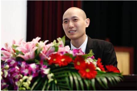 记者;程总,您对当下共享汽车和共享单车是怎么看的?