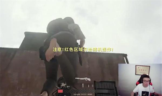 背后阴人不幸跳坑反被打死...