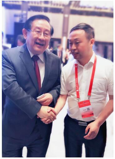 全国政协副主席、中国科协主席万钢与唐正荣亲切交流