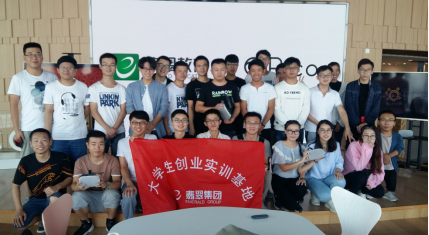 翡翠教育集团学员组队参加小鸟看看科技虚拟现实项目