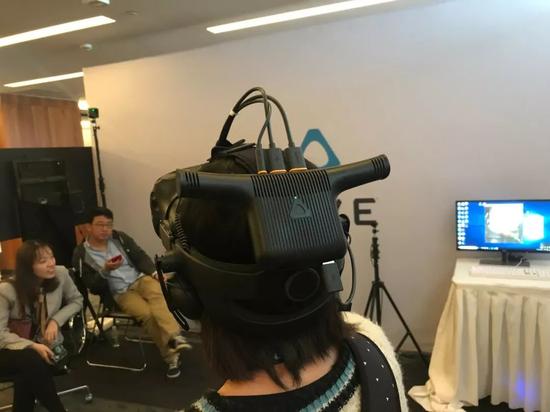 VIVE PRO上手体验：目前最好的PC VR头显，价格或重回6888元