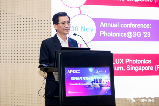 新加坡LUX光电产业联盟主席Tjin Swee Chuan教授发言