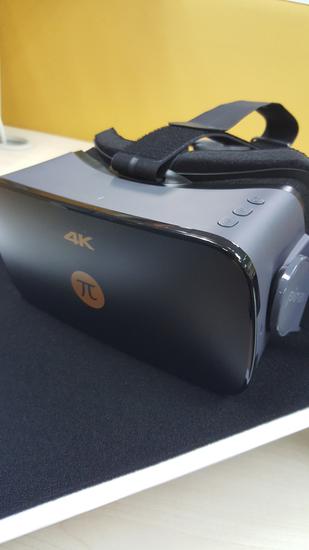 小派4K VR头显侧面