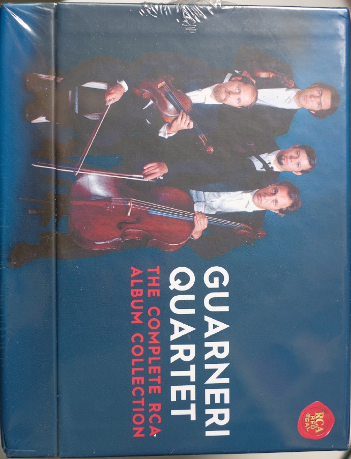 今天在我的微信公众号与抖音为大家分享世界顶级四重奏，瓜奈里弦乐四重奏组录音全集49张，大家可以去点