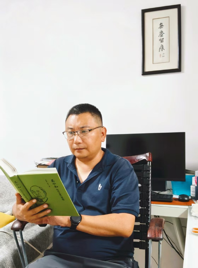 七律夜读《吴小如先生纪念文集》（续编）怀莎斋