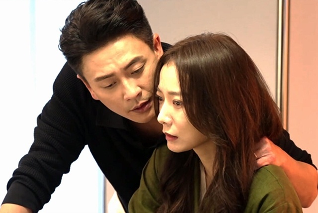 暗恋者的救赎：王珞丹黄宗泽上演对抗路夫妻？表面恩爱各怀鬼胎