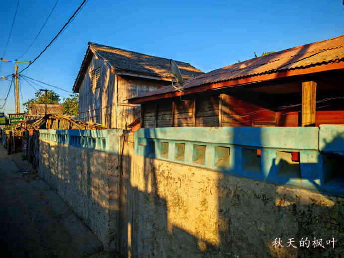 清晨的民宿一条街【马达加斯加】