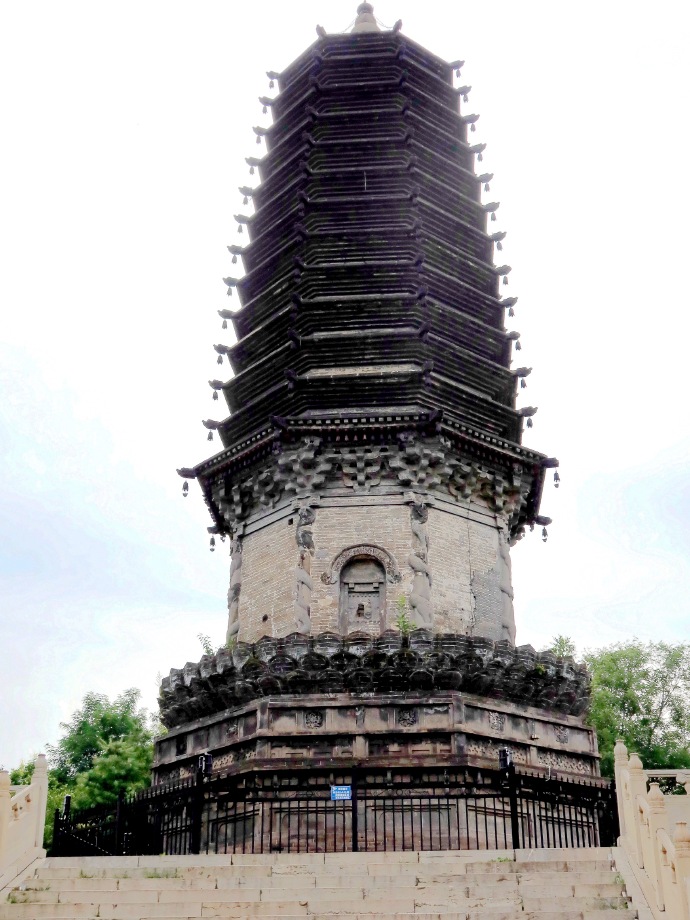 雾天的天宫寺塔