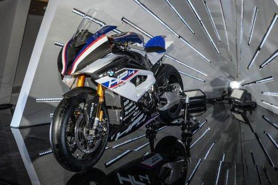 实拍BMW HP4 RACE 为赛道而生的性能机器