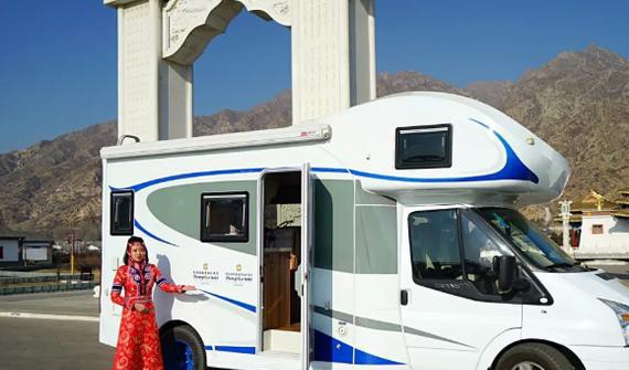 谁说冬天不能去内蒙古，我坐着房车喝着奶茶去沙漠玩啦!