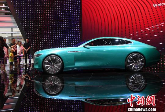 中国自主品牌“红旗”新一代概念车亮相长春