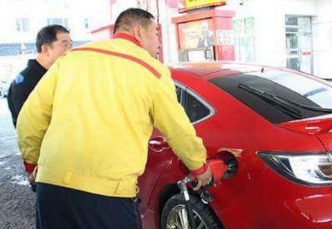 月薪多少才能养得起10万左右的车？网友：月薪1万五的我都有压力