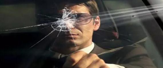 汽车玻璃不去4S维修的原因 说了你别不信