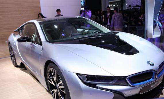 最嚣张的宝马车，配三缸1.5T动力敢卖184万，为它放弃保时捷！